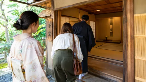 Entering the Chashitsu