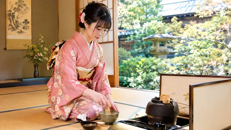 Kimono Tea Ceremony in Osaka: Traditional Dress Experience